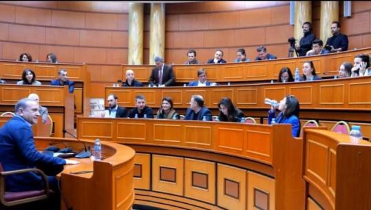 Këshilltarët e Bashkisë së Tiranës rezolutë për transferimin e Veliajt drejt Fierit: Të bëhet transparencë, t’i hiqet çdo kufizim që pengon ushtrimin e të drejtave të tij