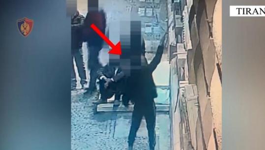 EMRI/ Theu xhamat e Gjykatës Kushtetuese gjatë protestës së djeshme në Tiranë, arrestohet 19-vjeçari nga Dibra! 5 persona të tjerë nën hetim