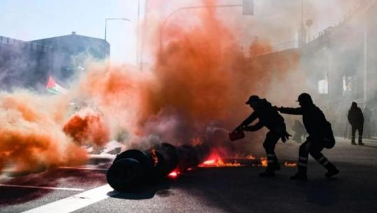 Italia përfshihet nga protestat kundër qeverisë Meloni, qindra mijëra qytetarë në rrugë në mbi 50 qytete! Fermerët hedhin pleh në Torino, në Napoli digjen fotot e kryeministres