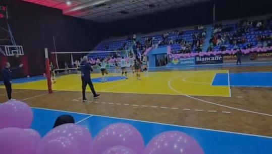 Durrës/ Pallati i Sportit ‘Ramazan Njala’ vishet rozë, Teuta -Skënderbeu ndeshje volejbolli ndërgjegjësimi për luftën kundër kancerit të gjirit