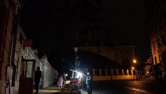 Lufta/ Rusia sulmon me dronë termocentralin e Kievit! Kryeqyteti mbetet pa energji elektrike ​​dhe pa ujë