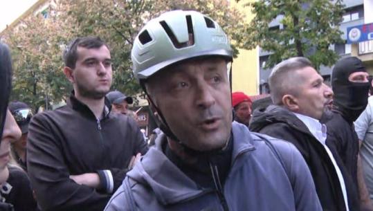 Tensionet me militantët e PD, protestuesi: Duam rrëzimin e sistemit Rama-Berisha! PD ka muaj që do të prishë protestën