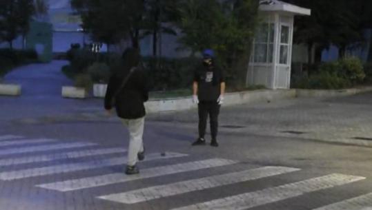 Protestuesit ‘lojëra’ te kryeministria, lazerë autobotit të ujit, i pasojnë gurë njëri-tjetrit