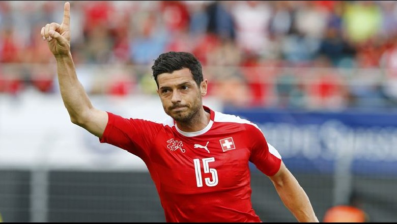 Godasin futbollistin shqiptar se nuk u dha autograf
