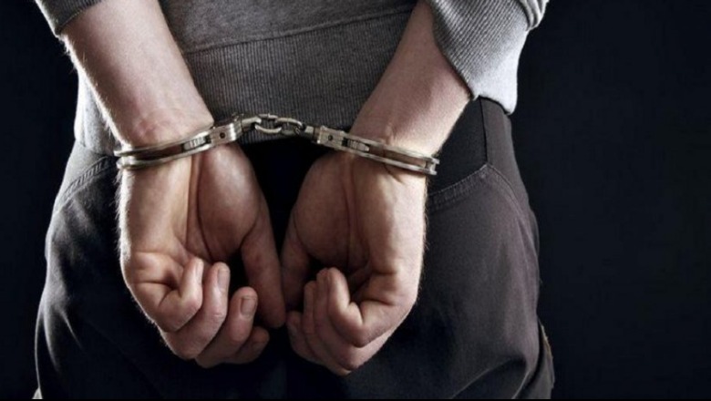 Qëlloi me thikë pronarin e lokalit në Shkodër, policia arreston 44 vjeçarin