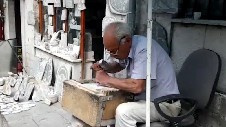 Zgjidhet më i miri në Shqipëri/Vitaliteti i një 80 vjeçari nga Gjirokastra që bën art me gurë