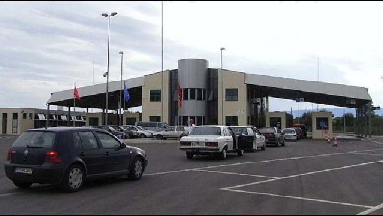 Merrnin 100 € për të lejuar kalimin në Schengen, arrestohen 2 policë kufitarë