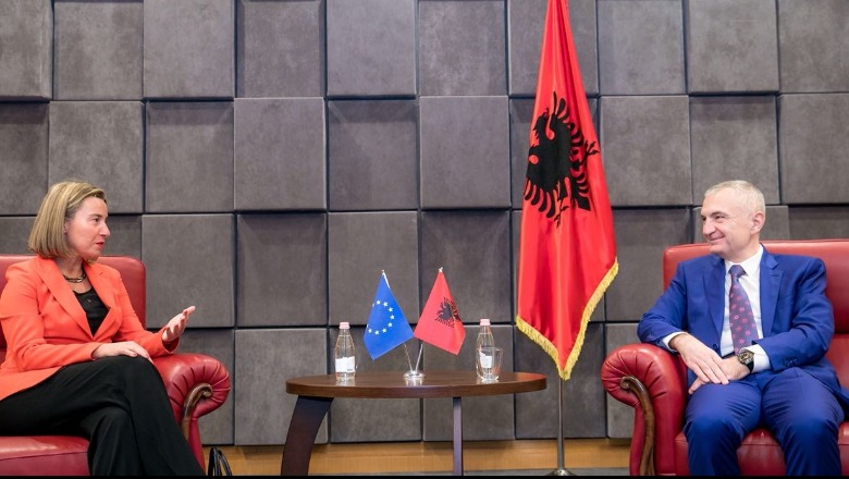 Mogherini takohet me Metën, Presidenti: Shqipëria ka nevojë të vijojë më e bashkuar/ FOTO+VD