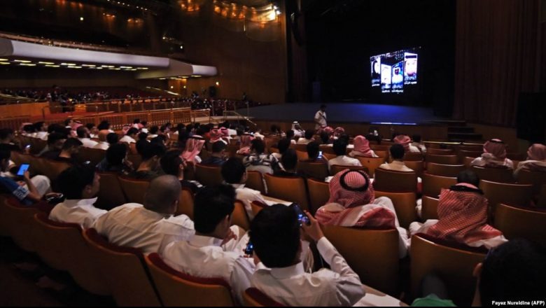 Arabia Saudite hap kinematë pas 40 vjetëve