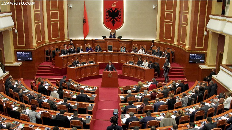 Shqipëria lindi nga Zoti, shpëtoi nga rastësia, vdiq nga politikanët
