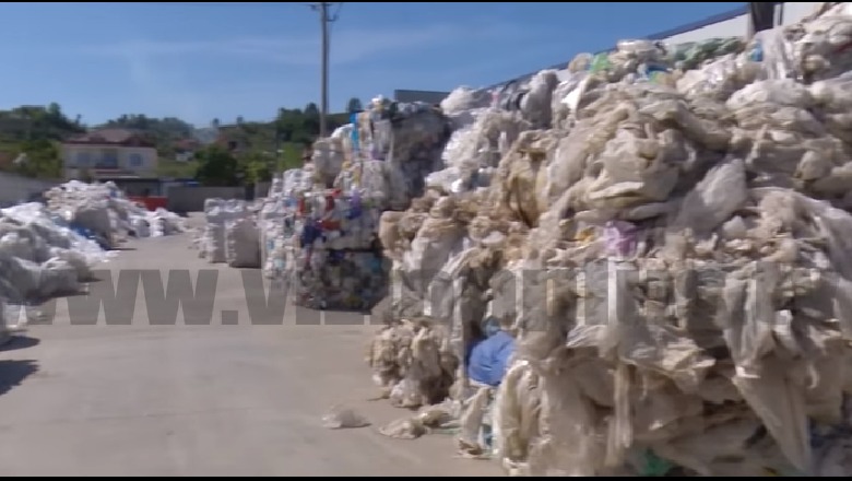 FOTO/ Pamjet e fabrikës së riciklimit në Kashar para se të digjej 