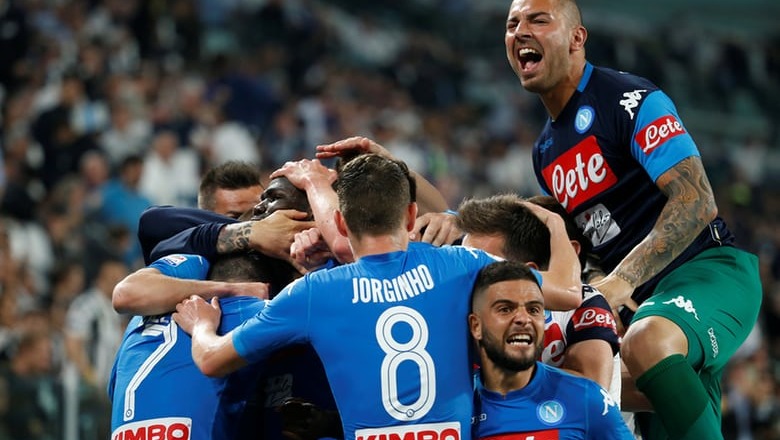 Napoli fiton ndaj Juventusit dhe hap garën për titullin kampion