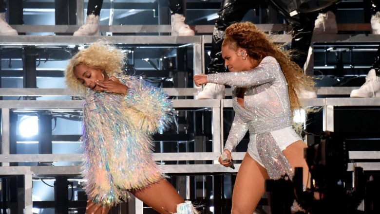 Beyonce dhe motra e saj rrëzohen në skenën e Coachellas/Video