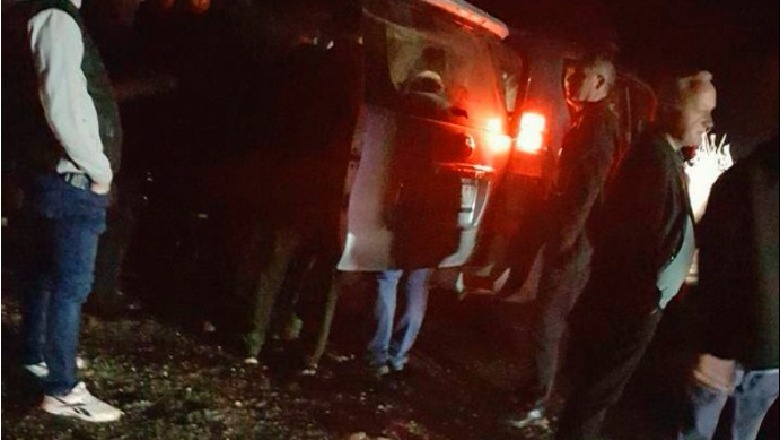 Kosovë, makina e policisë bie nga ura, zhduken dy policët