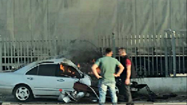 Mercedesi godet trajlerin e ndaluar në “Tiranë-Durrës” dhe merr flakë