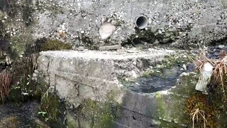 Gjirokastër, lagjja Gerhot pa kanalizim të ujërave të zeza, banorët: Jemi të harruar nga shteti