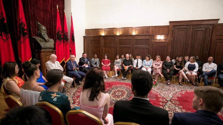 Meta takon studentët dhe pedagogët e SHBA: Të forcojmë marrëdhëniet mes dy vendeve