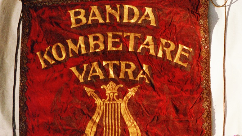 Dokumente/ 100-vjetori  Banda “Vatra”, flamuri që e shoqëroi në rrugëtimin legjendar 