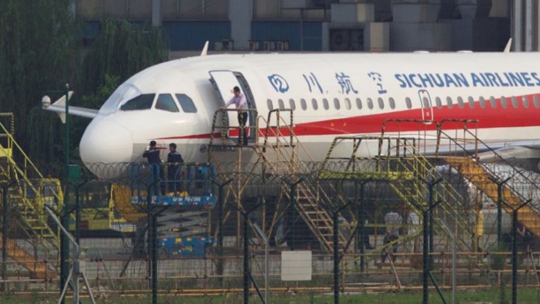 Kinë/Ulje emergjente, thyhet dritarja e avionit, thithet piloti jashtë në 10 mijë m lartësi/VD