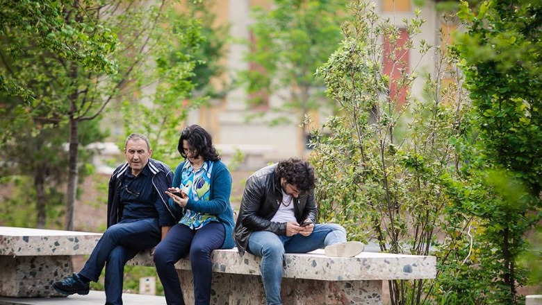 ‘Parku Europa’,  turistët e huaj pushtojnë lulishten pas monumentit të Skënderbeut