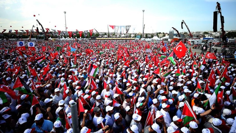 'Mallkuar zullumi'! Miting i madh në Stamboll në mbështetje të Palestinës