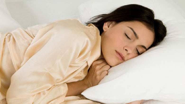 Nëse dëshironi gjumë të rehatshëm, shmangni këto zakone