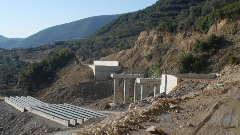 Rinis ndërtimi i segmenteve rrugore nga Delvina në Dibër