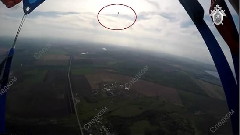 Hidhen nga avioni, por nuk u hapën parashutat, vdesin 2 persona/VIDEO