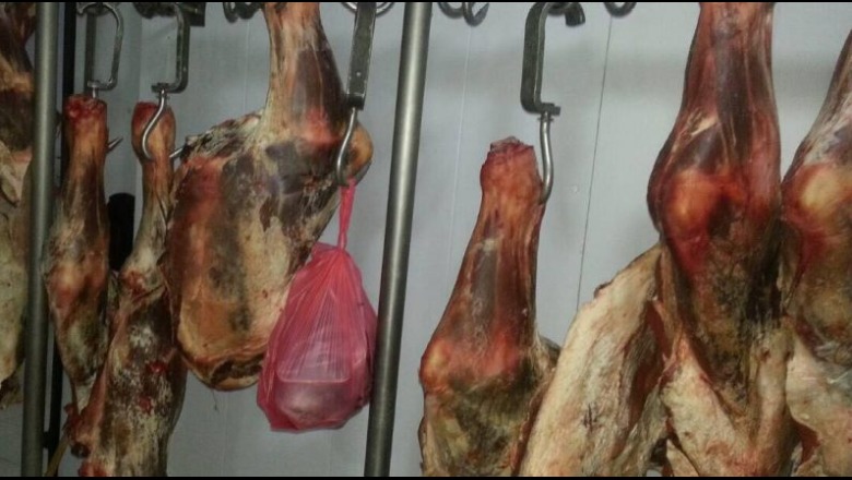 AKU bllokon 53 ton mish me salmonelë me origjinë nga Brazili