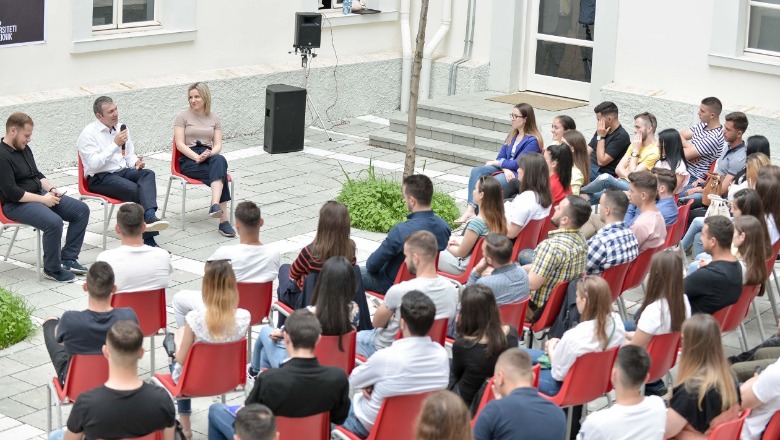 Gjiknuri takon studentët e Politeknikut: Tregu ka nevojë për profesionistë të rinj