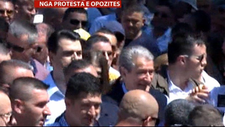 Berisha: Protesta e jashtëzakonshme, Rama i'a ka mbathur në tunelet e Skraparit