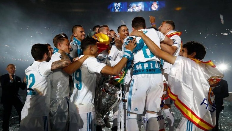 ‘Cristiano qëndro’/ Lojtarë dhe tifozë të gjithë bashkë thirrje Ronaldos, festë në Madrid/ VD