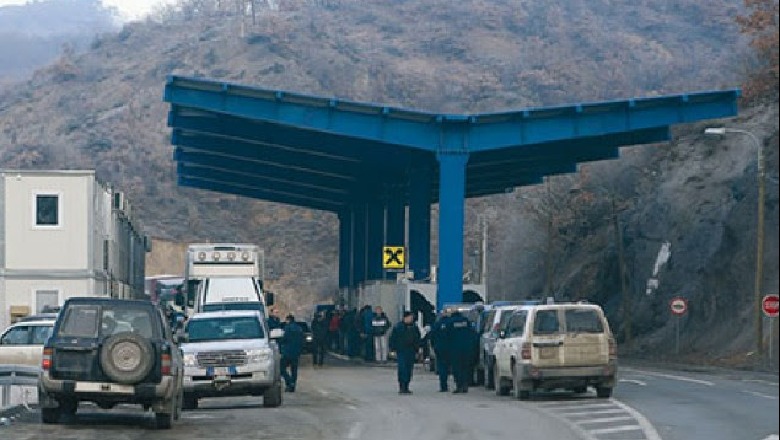 Ushtarë serbë të armatosur në Jarinjë, pranë kufirit me Kosovën