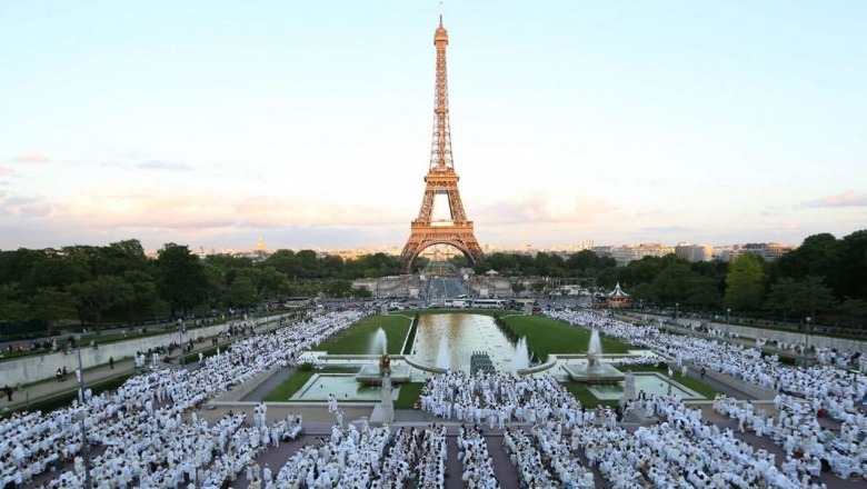 'Parisi i bardhë', mijëra turistë në 30 vjetorin e darkës së veshur me të bardha