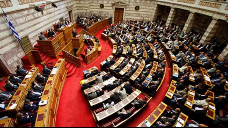 Lejet e qëndrimit në Greqi, shqiptarët do të paguajnë 50% më pak