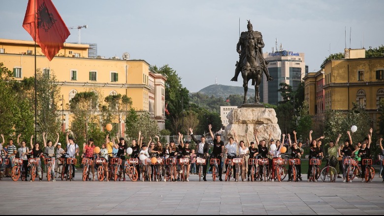 Tirana nis revolucionin portokalli, sjell sistemin e biçikletave ‘Mobike’/ Veliaj: Udhëtoni më lirë