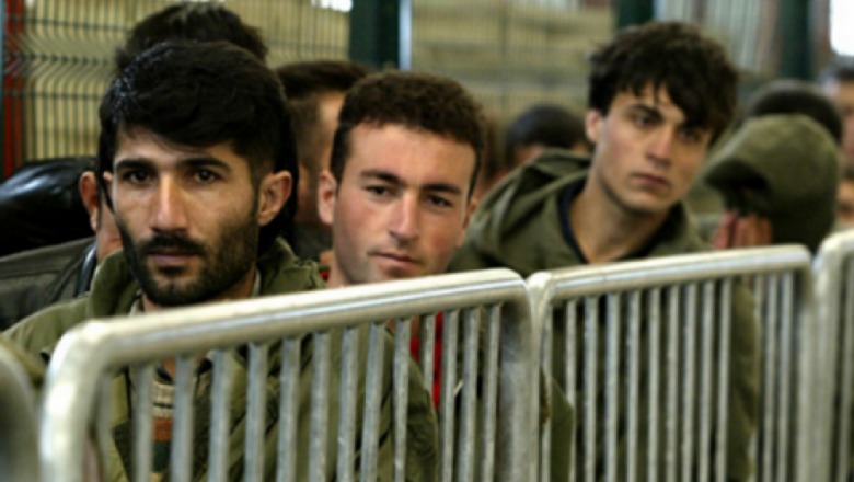Fluksi i emigrantëve/ Dynden në Shqipëri 600 refugjatë nga Siria, Irani dhe Pakistani 