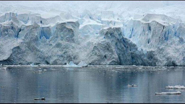 NASA: Akullnaja më e madhe në botë po lëviz në drejtim të ujërave të ngrohtë
