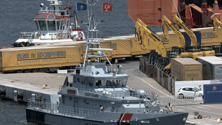 Anija 'Butrinti' shpëton 36 emigrantë që po mbyteshin në Egje, mes tyre 12 fëmijë e 15 gra