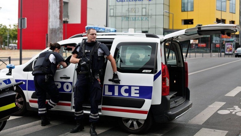 'Allahu Ekber', gruaja terrorizon francezët, hyn në supermarket dhe plagos me thikë dy persona