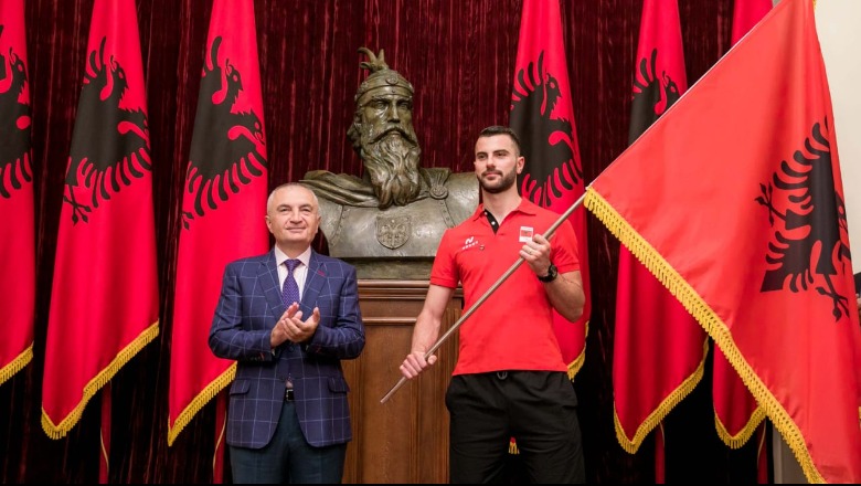 Meta i dorëzon flamurin kampionit Izmir Smajlaj: Suksese në Lojërat Mesdhetare, mirënjohje për angazhimin tuaj serioz