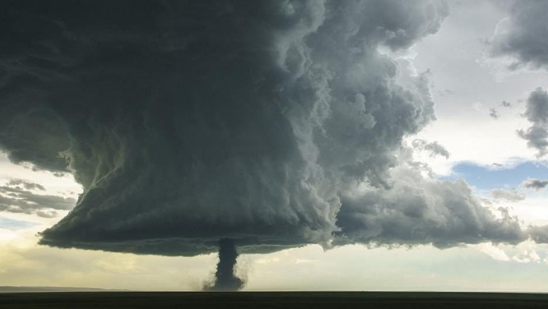 Autraliani rrezikoi jetën për të fotografuar tornadon gjigante/FOTO