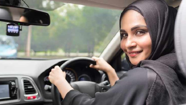 Ditë e madhe për femrat arabe, lejohen zyrtarisht të ngasin makinat