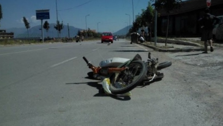 Aksident në Vaun e Dejës, makina përplas 34-vjeçarin me motoçikletë 