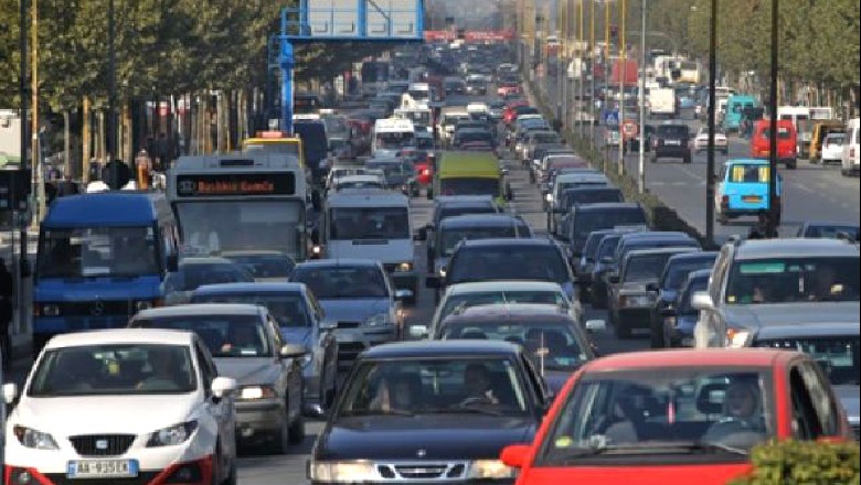 Vetëm 1 në 6 shqiptarë zotëron makinë, në Europë mesatarja është 1 në 2 persona