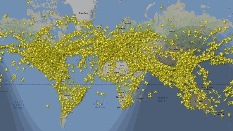 VIDEO mahnitëse! Shikoni si duket harta e botës kur 19 mijë avionë fluturojnë në qiell