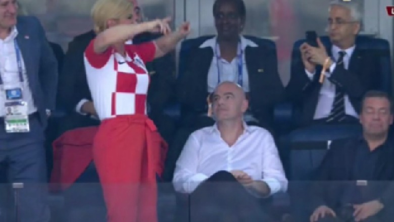 Presidentja kroate feston si 'e çmendur' fitoren e kombëtares, ja çfarë bën në sy të kryeministrit rus/VIDEO