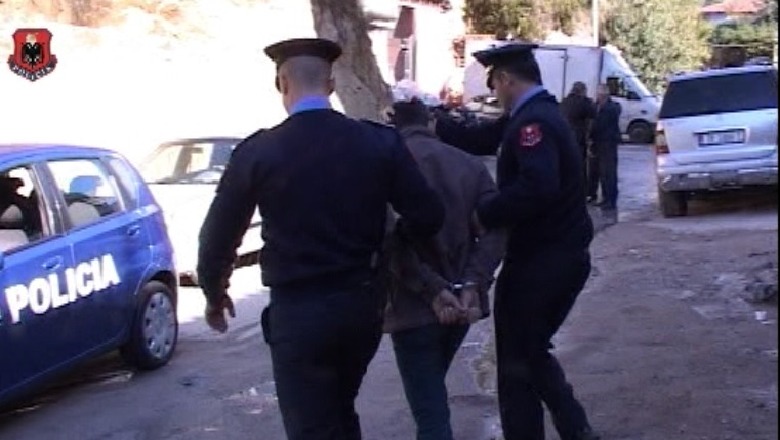 Aksidentohet me makinë në gjendje të dehur, arrestohet i riu në Berat