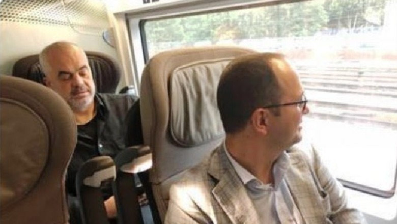 Samiti i Natos/ Rama dhe Bushati me tren nga Londra drejt Brukselit