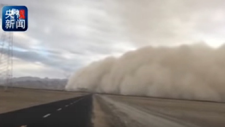 Stuhia gjigande e rërës “pushton” qytetin, ja pamjet drithëruese/ Video